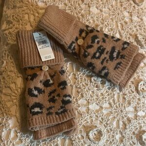 American Eagle Aerie leopard convertable mittens